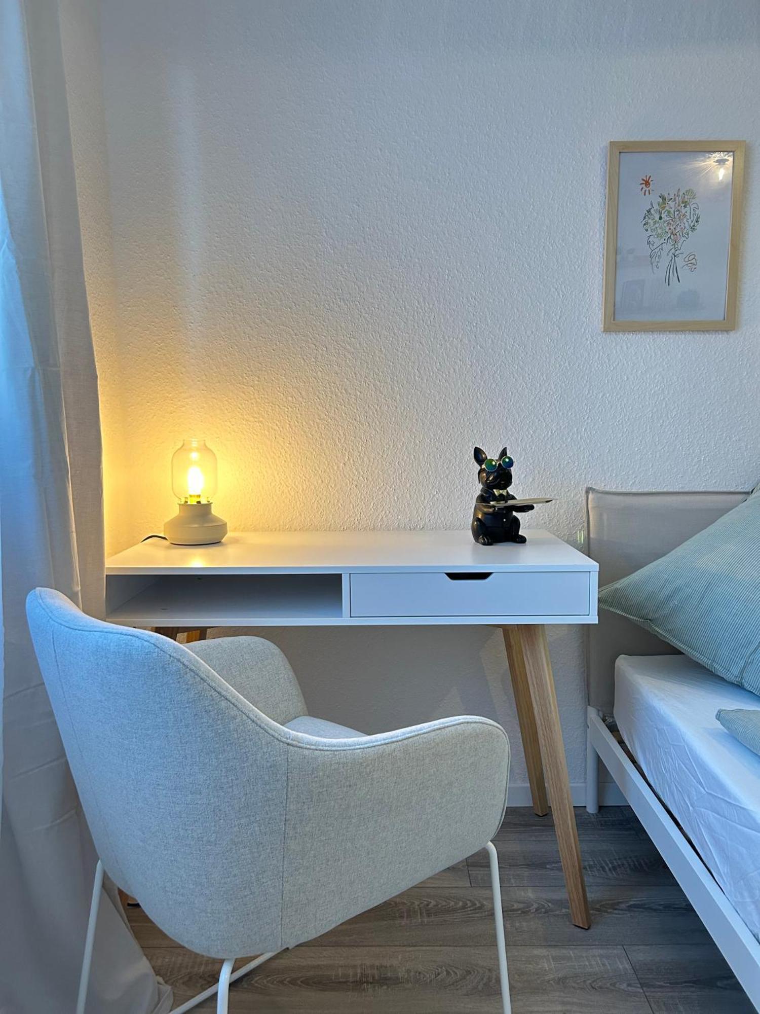 Modernes Designer-Apartment Fuer 7 Gaeste - 80Qm In Zentraler Lage, Self-Check-In Karlsruhe Exteriör bild
